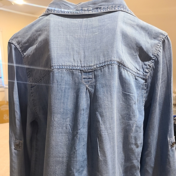 Women's Classic Long/Roll Up Sleeve Button Down Denim Chambray Shirt, Size M - Picture 3 of 7